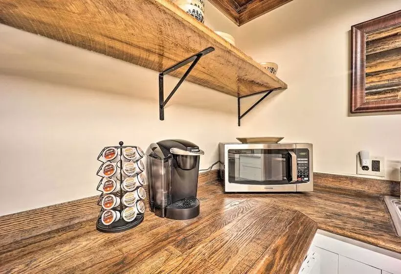 Relaxing Retreat W/ Private Dock On Claytor Lake!