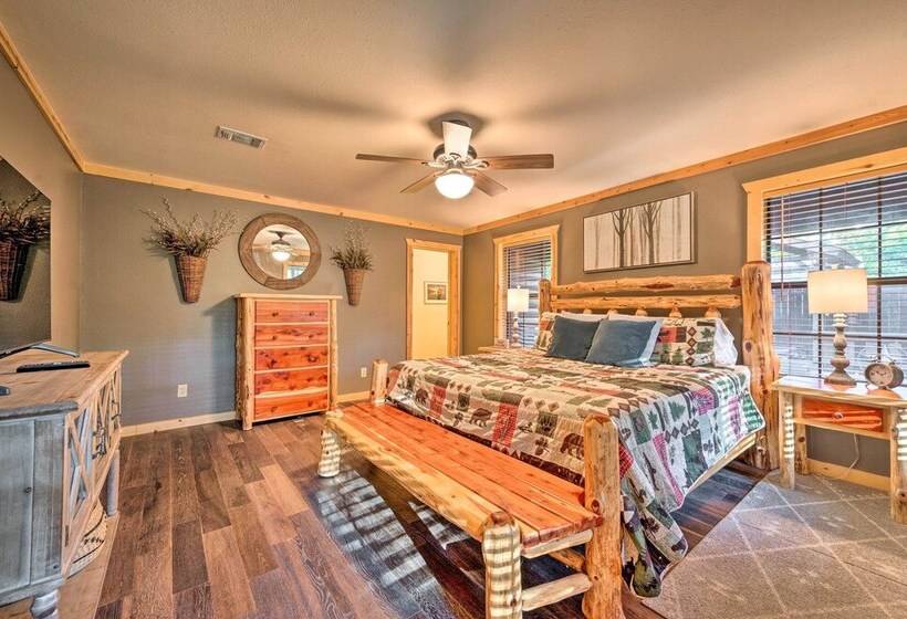 Broken Bow Retreat On 2 Acres W/ Hot Tub & Deck!