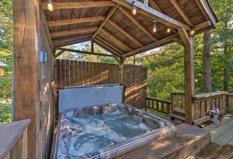 Broken Bow Retreat On 2 Acres W/ Hot Tub & Deck!