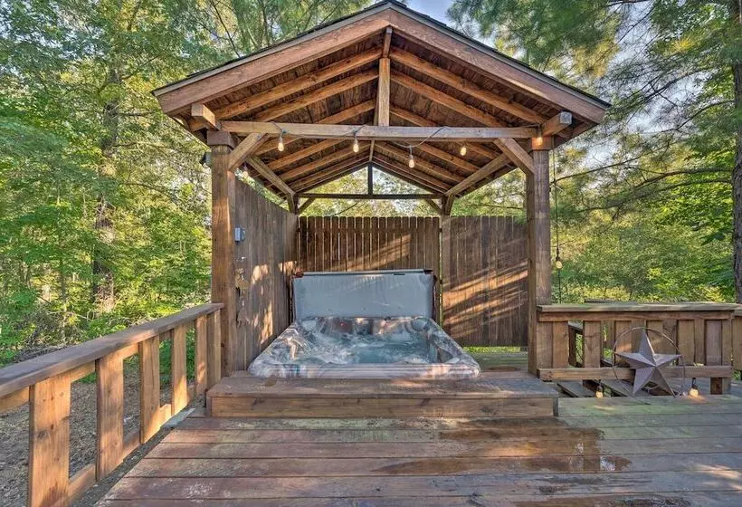 Broken Bow Retreat On 2 Acres W/ Hot Tub & Deck!