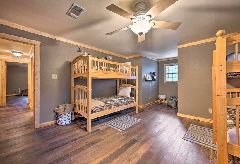 Broken Bow Retreat On 2 Acres W/ Hot Tub & Deck!