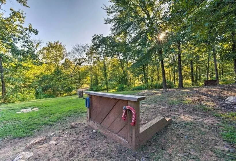 Broken Bow Retreat On 2 Acres W/ Hot Tub & Deck!