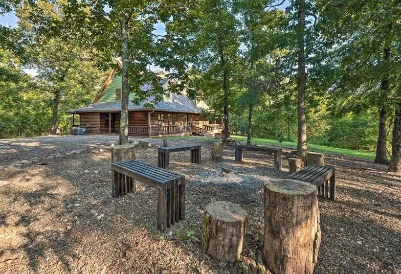 Broken Bow Retreat On 2 Acres W/ Hot Tub & Deck!