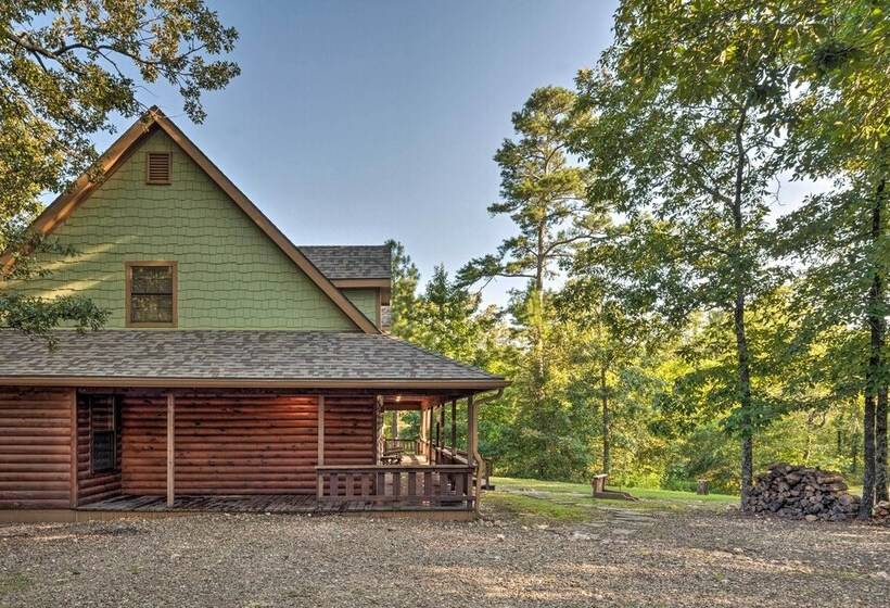 Broken Bow Retreat On 2 Acres W/ Hot Tub & Deck!