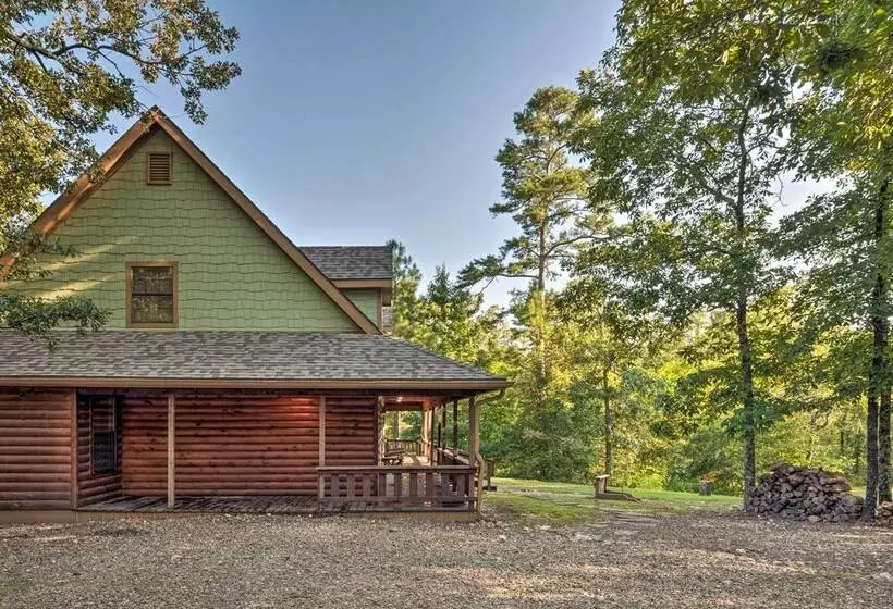 Broken Bow Retreat On 2 Acres W/ Hot Tub & Deck!