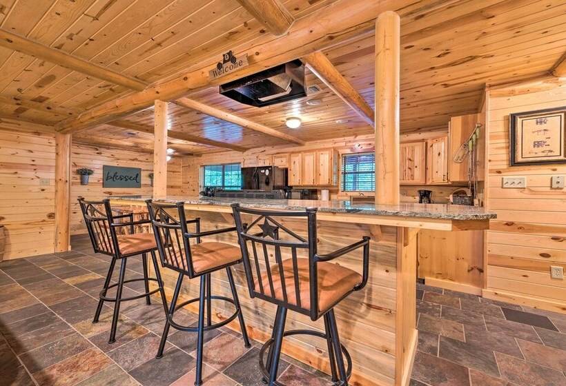 Broken Bow Retreat On 2 Acres W/ Hot Tub & Deck!