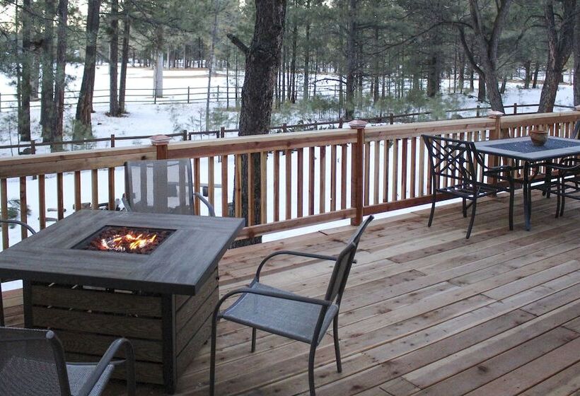 Rustic Pinetop Golf Course Home W/ Deck & Yard!