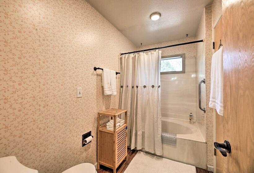 Rustic Pinetop Golf Course Home W/ Deck & Yard!