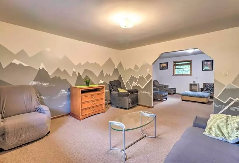 Spacious Tobyhanna Family Home: Pool/beach Access!