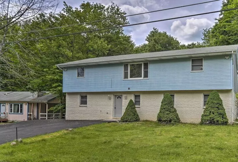 Spacious Tobyhanna Family Home: Pool/beach Access!