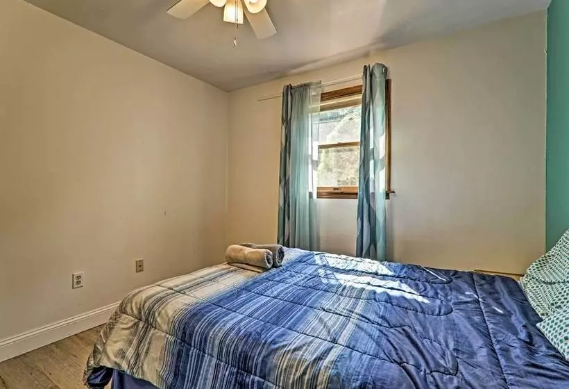 Spacious Tobyhanna Family Home: Pool/beach Access!