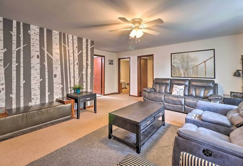 Spacious Tobyhanna Family Home: Pool/beach Access!