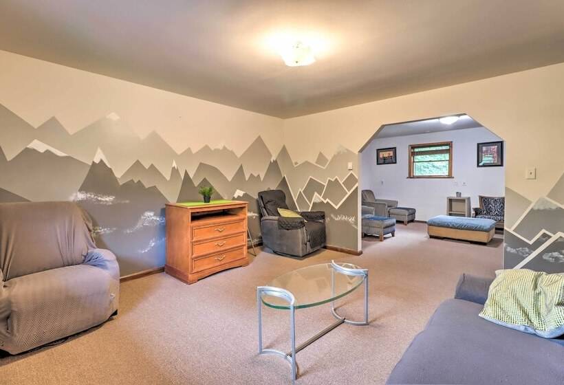 Spacious Tobyhanna Family Home: Pool/beach Access!