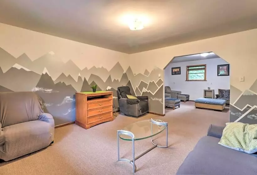 Spacious Tobyhanna Family Home: Pool/beach Access!