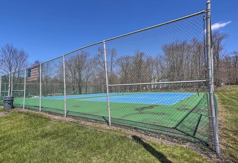 Spacious Tobyhanna Family Home: Pool/beach Access!