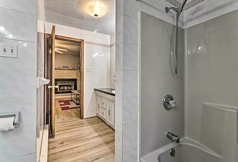 Spacious Tobyhanna Family Home: Pool/beach Access!