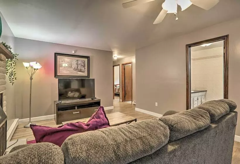 Spacious Tobyhanna Family Home: Pool/beach Access!