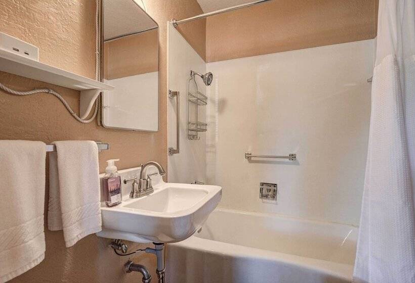 Tonto Nat L Forest Riverside Cabin!