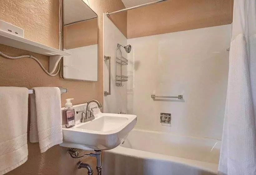 Tonto Nat L Forest Riverside Cabin!