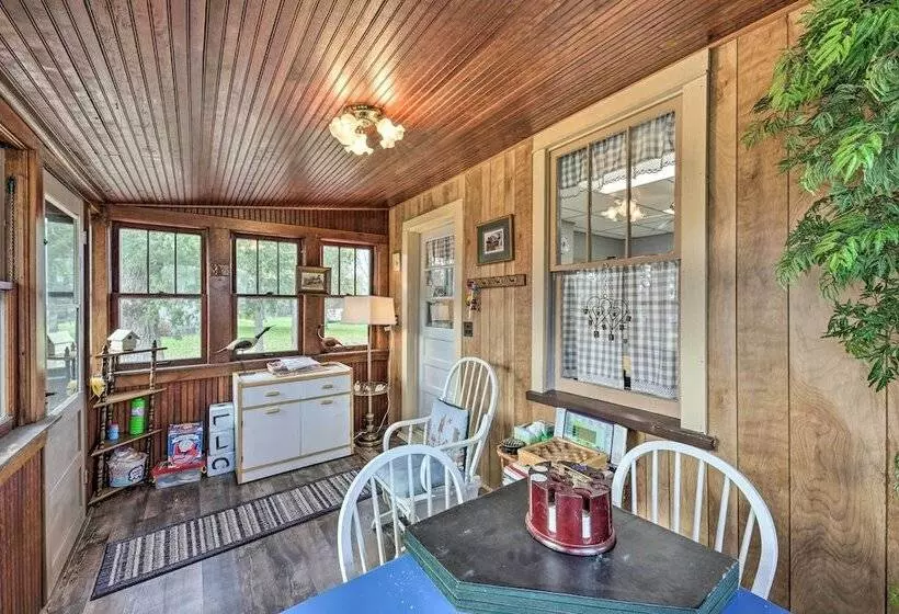 Twin Lakes Cottage: Walk To Elizabeth Lake!