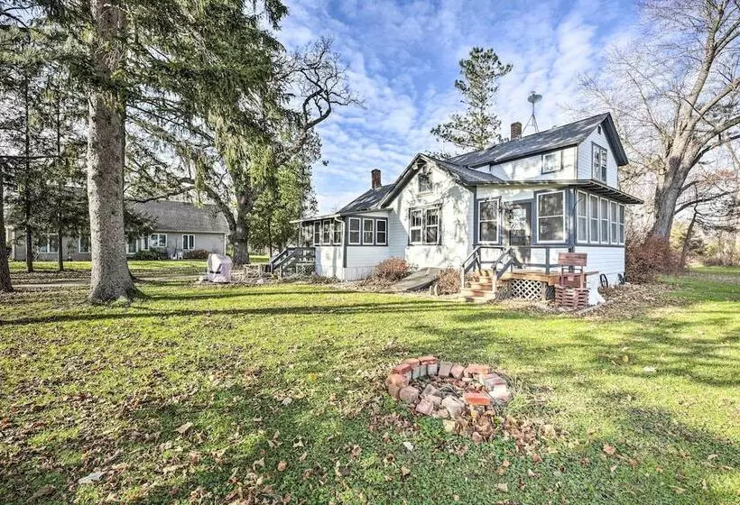 Twin Lakes Cottage: Walk To Elizabeth Lake!