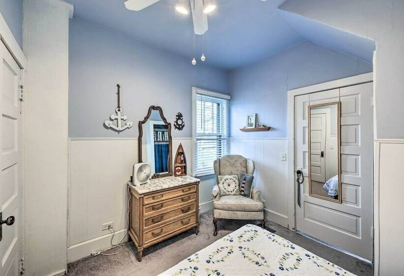 Twin Lakes Cottage: Walk To Elizabeth Lake!