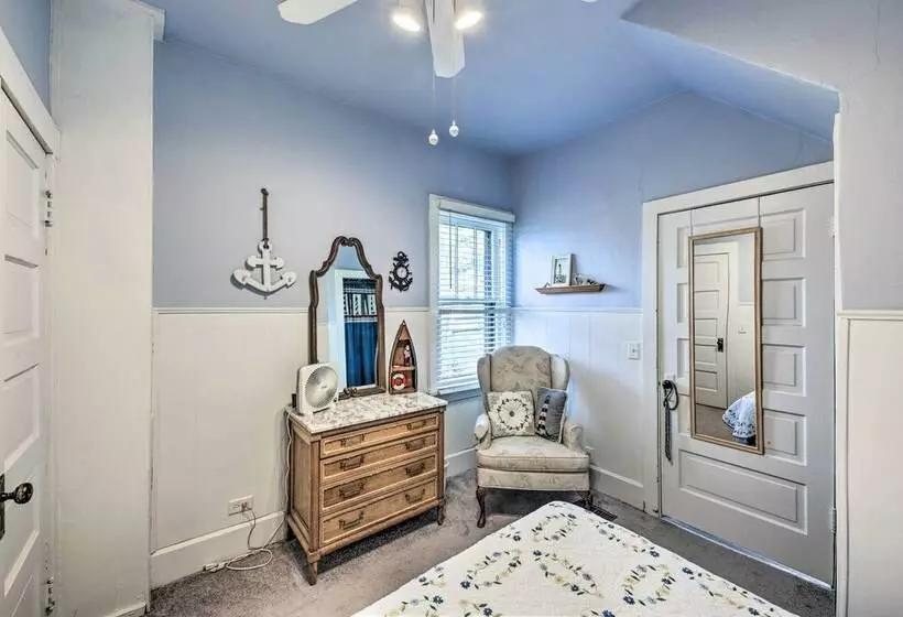 Twin Lakes Cottage: Walk To Elizabeth Lake!