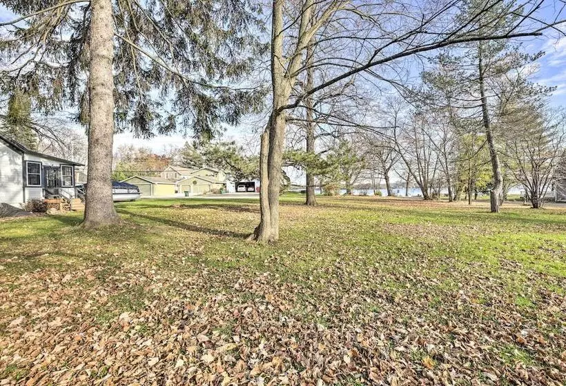 Twin Lakes Cottage: Walk To Elizabeth Lake!