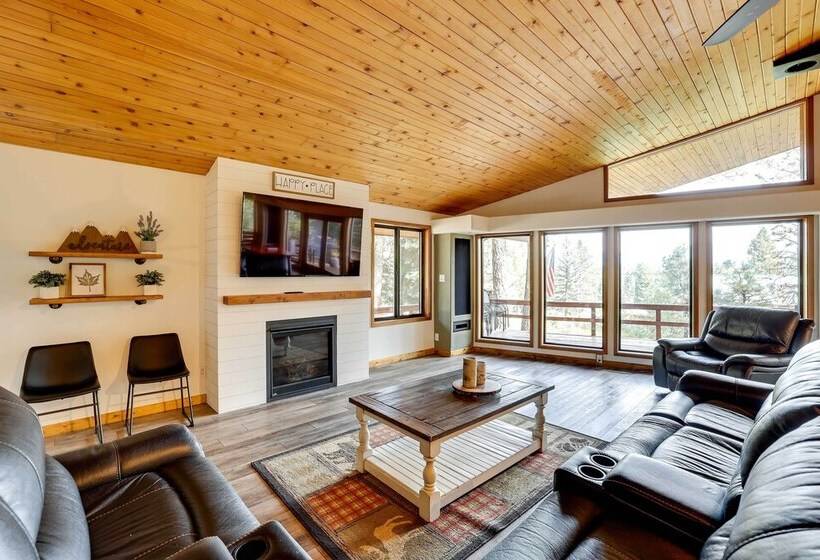 Upscale Cabin W/ Mountain Views + Large Game Room!