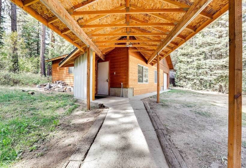 Upscale Cabin W/ Mountain Views + Large Game Room!