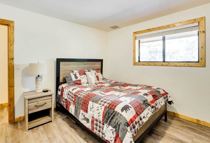 Upscale Cabin W/ Mountain Views + Large Game Room!