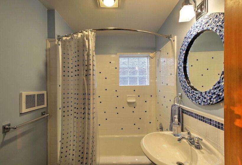 Waterfront Home On  Gold Coast  Of Hood Canal!