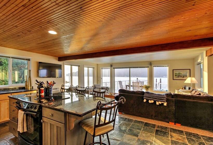 Waterfront Home On  Gold Coast  Of Hood Canal!