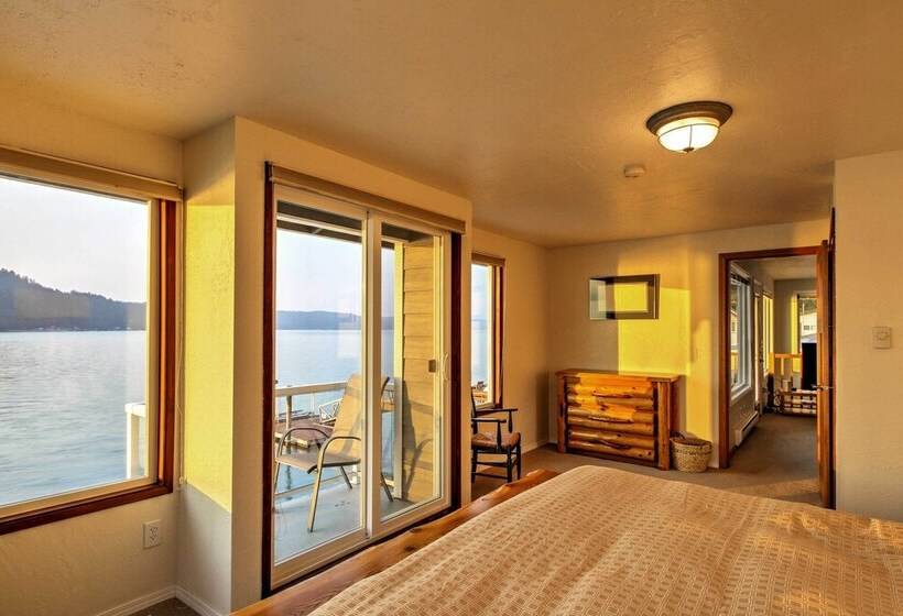 Waterfront Home On  Gold Coast  Of Hood Canal!