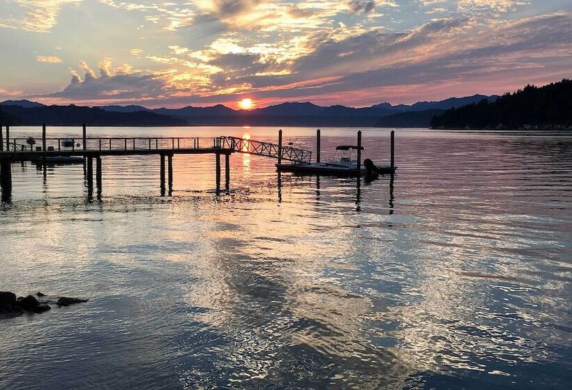 Waterfront Home On  Gold Coast  Of Hood Canal!