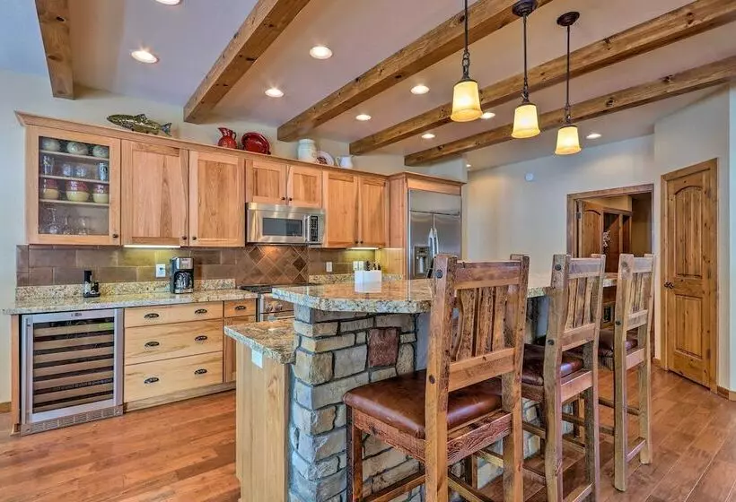 Furnished Deck + Fire Pit: Show Low Hideaway!