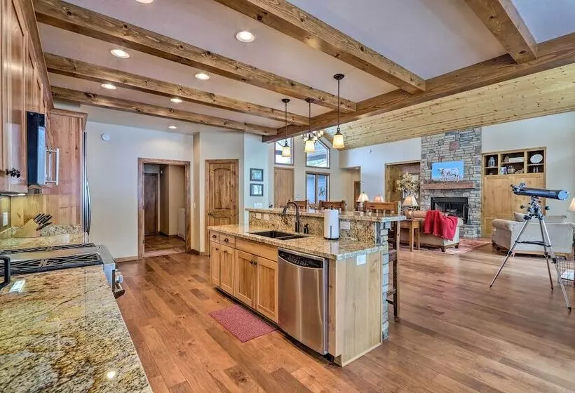 Furnished Deck + Fire Pit: Show Low Hideaway!