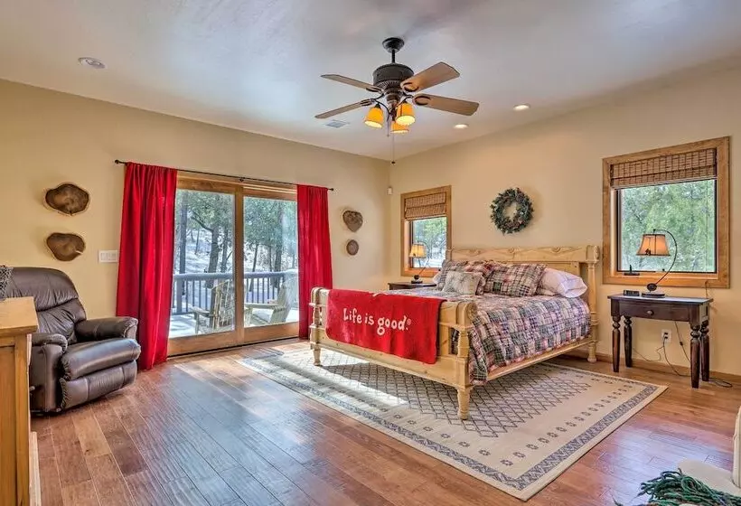 Furnished Deck + Fire Pit: Show Low Hideaway!