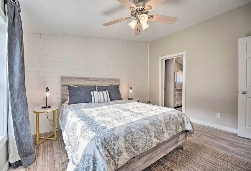 Breezy Coloma Getaway W/ Grill 1 Mi To Beaches!