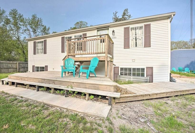 Breezy Coloma Getaway W/ Grill 1 Mi To Beaches!