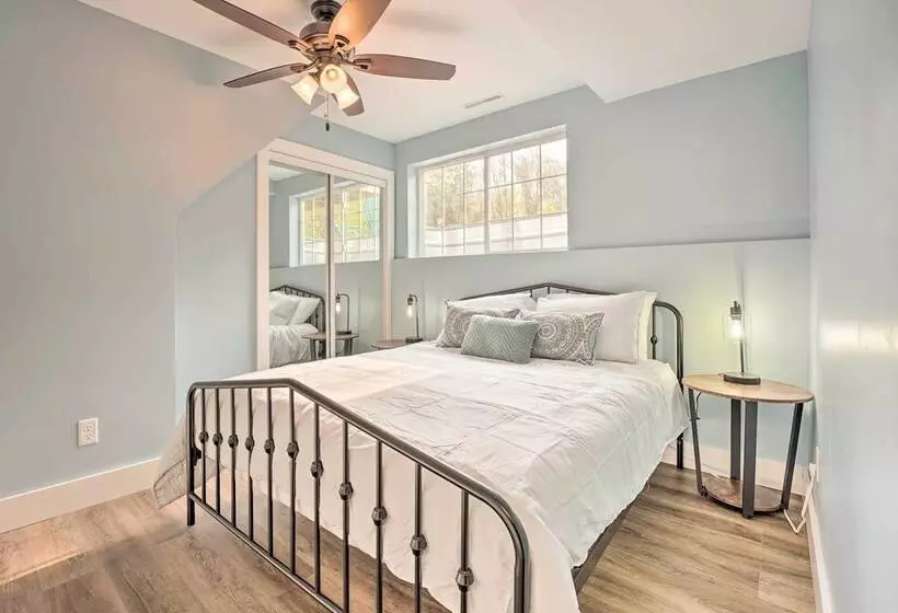 Breezy Coloma Getaway W/ Grill   1 Mi To Beaches!