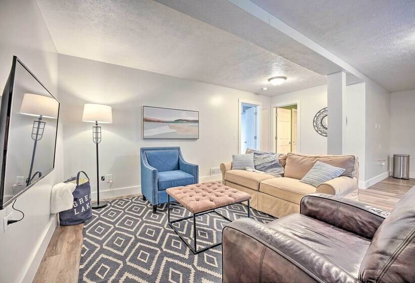 Breezy Coloma Getaway W/ Grill 1 Mi To Beaches!