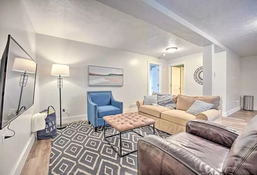 Breezy Coloma Getaway W/ Grill   1 Mi To Beaches!