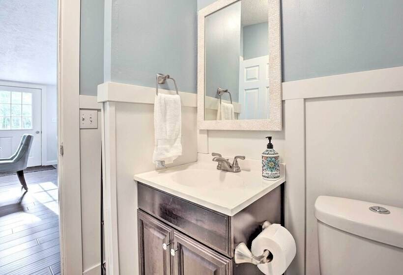 Breezy Coloma Getaway W/ Grill 1 Mi To Beaches!