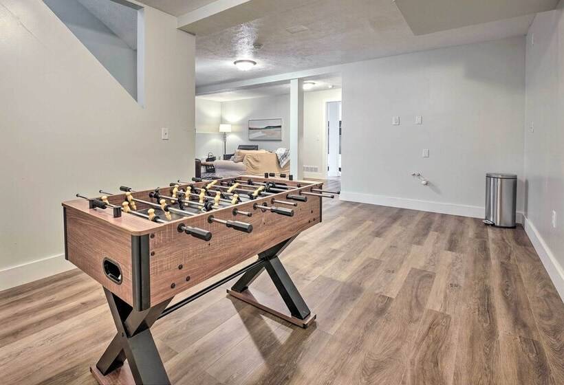 Breezy Coloma Getaway W/ Grill 1 Mi To Beaches!