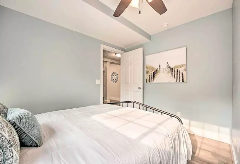 Breezy Coloma Getaway W/ Grill   1 Mi To Beaches!