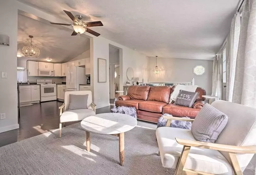 Breezy Coloma Getaway W/ Grill   1 Mi To Beaches!