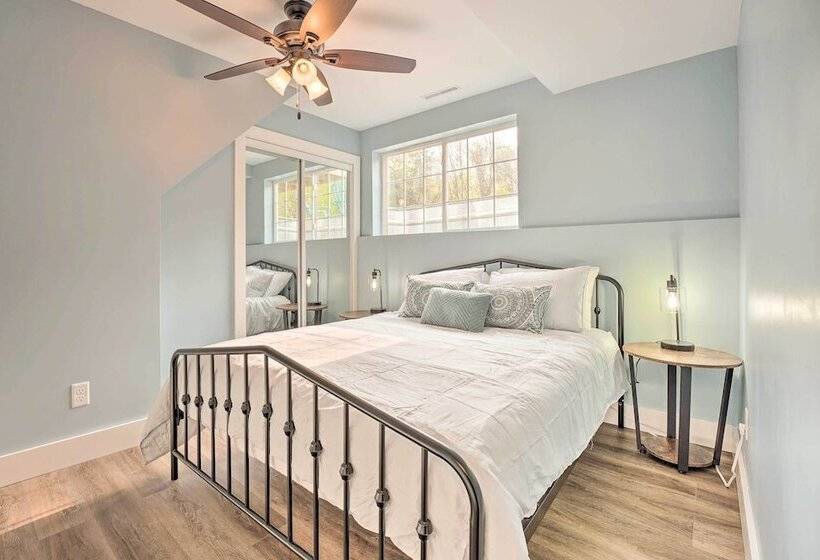 Breezy Coloma Getaway W/ Grill 1 Mi To Beaches!