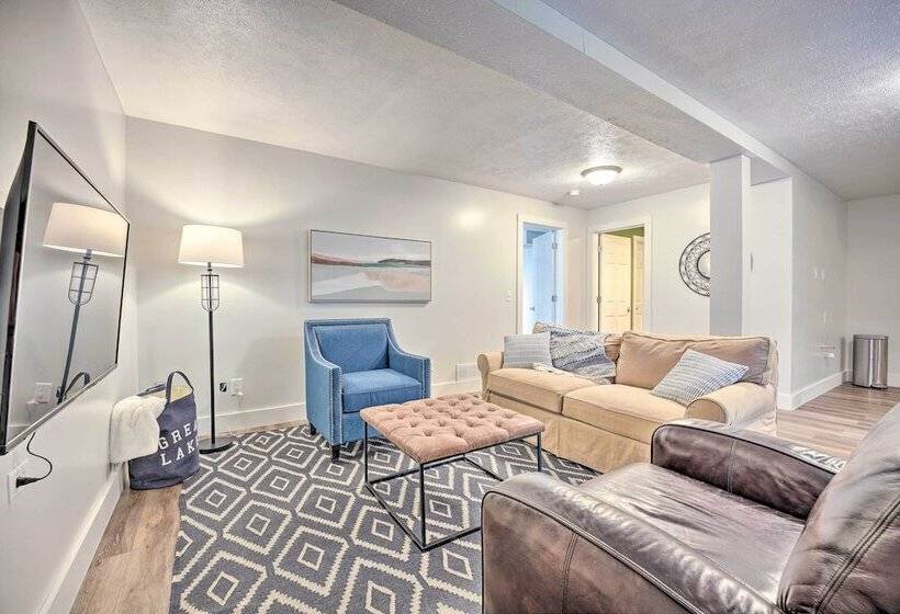 Breezy Coloma Getaway W/ Grill 1 Mi To Beaches!