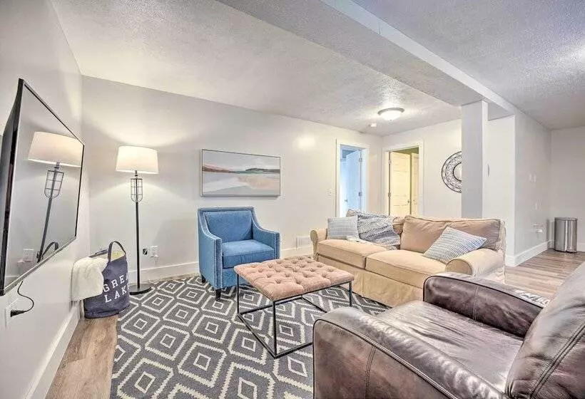 Breezy Coloma Getaway W/ Grill   1 Mi To Beaches!